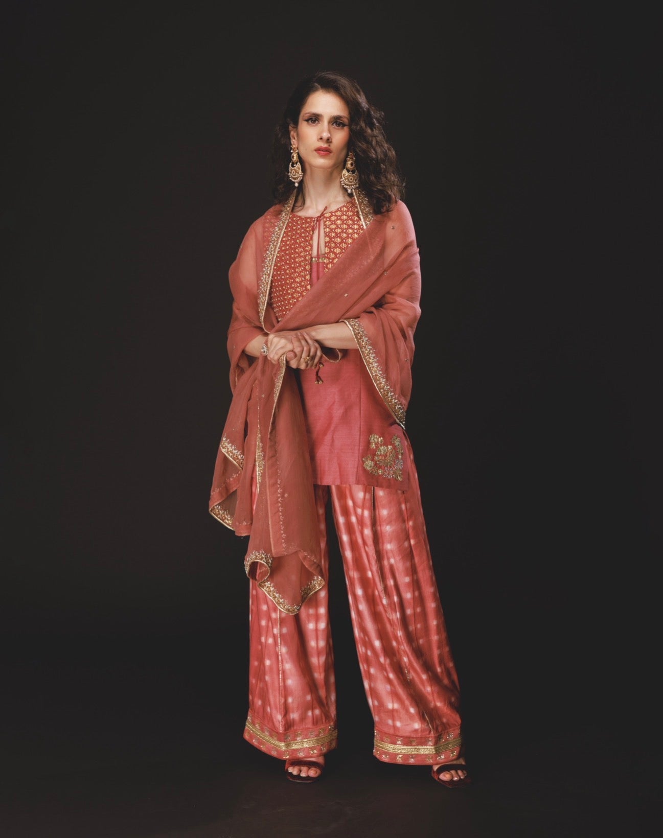 Zoya Set in Laal