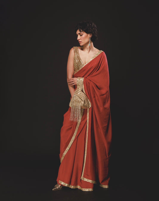 Banno saree set in Laal