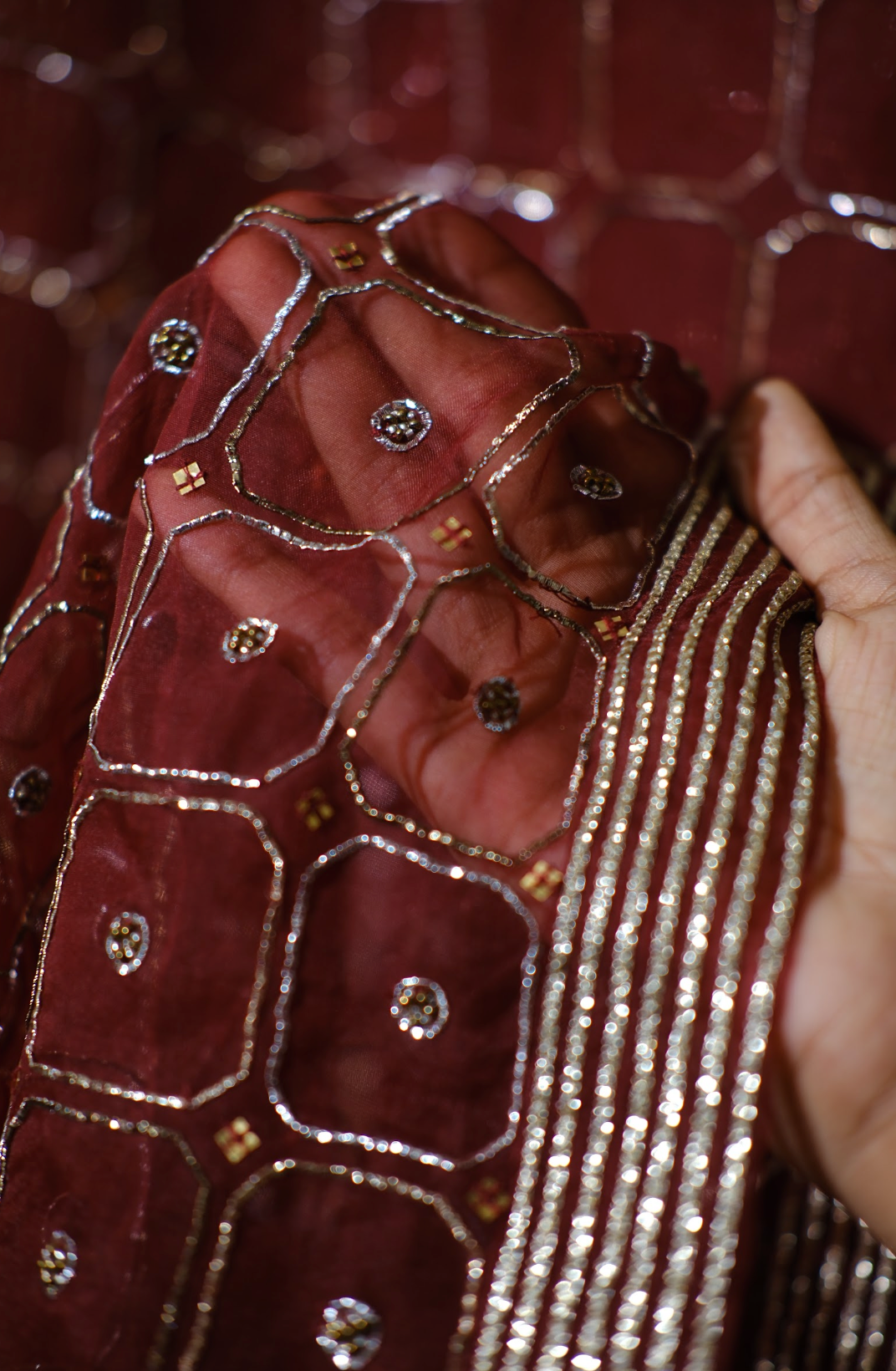 Chaukor saree set in Laal